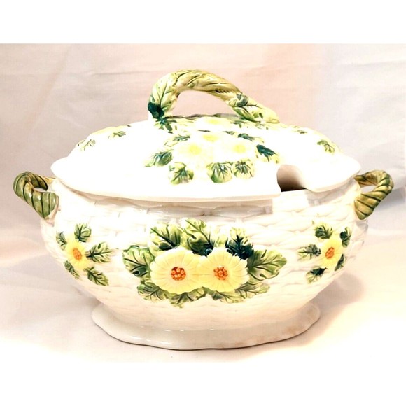 Vintage Floral Basket Ceramic Soup Tureen Daysies marked Japan 13x10x9 - Picture 2 of 7